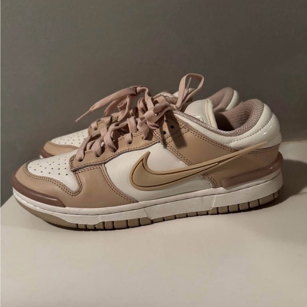 Nike Dunk Low - Picture 2 of 5